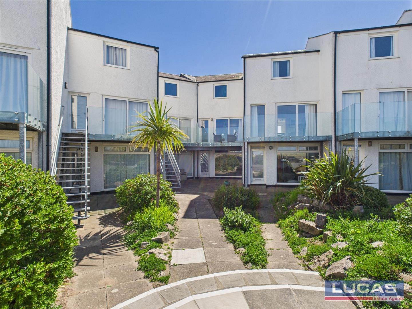 Capel Lodge, Ravenspoint Road, Trearddur Bay